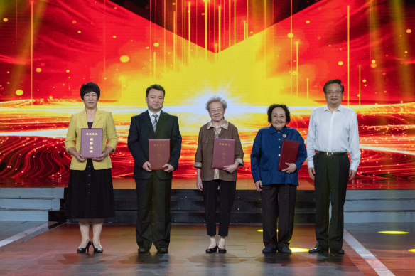 包含北京中醫醫院柴嵩巖醫療團隊成員辦提前辦理掛號住院的詞條